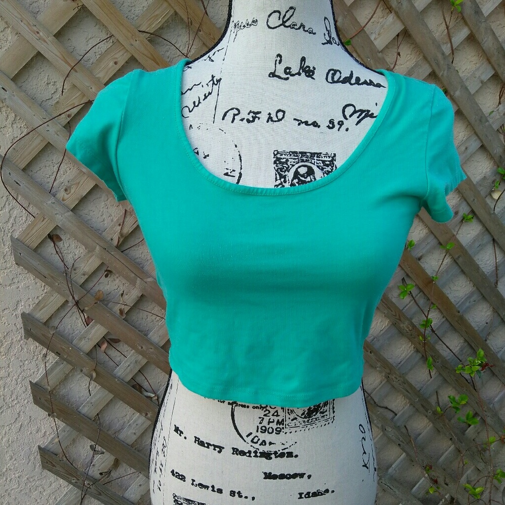 mint green crop top short sleeve sz Medium